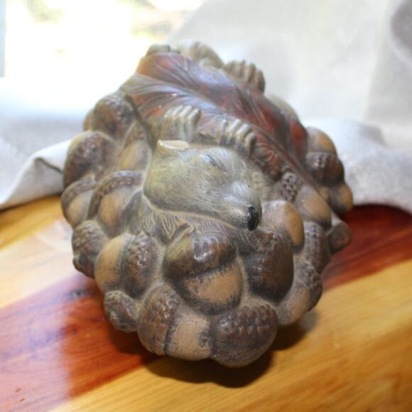 Provincial Mold Sleeping Squirrel Covered Dish. - Picture 4 of 9